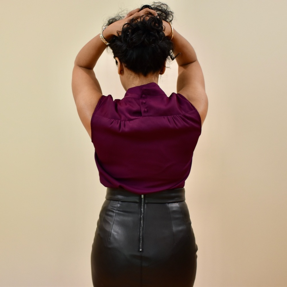 RW&Co. Gorgeous Plum Pussy Bow Sleeveless Blouse - Picture 3 of 6